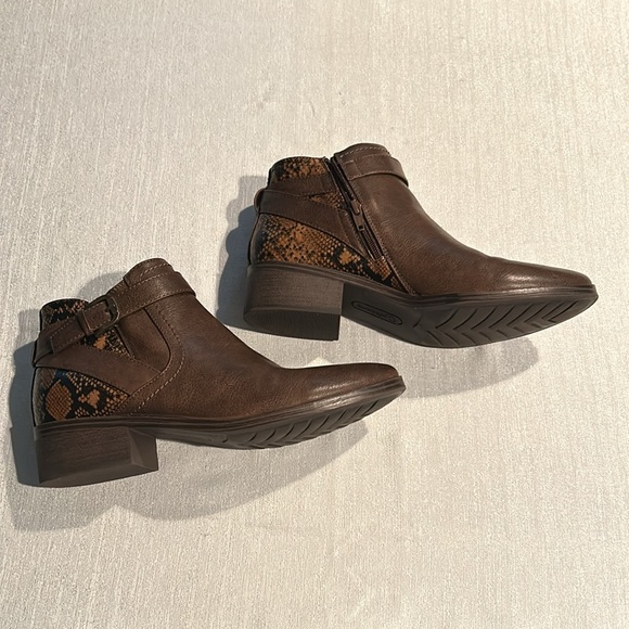 BareTraps Women’s Brown textured Ankle Booties w/ Buckle new condition Sz 10 - Picture 7 of 16